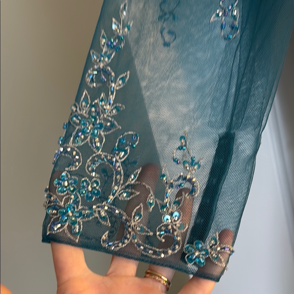 Elegant Teal Evening Gown - Picture 6 of 8